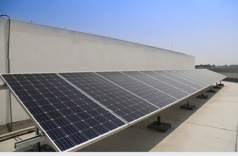 Flat rooftop solar panel installation – Sunoluxe